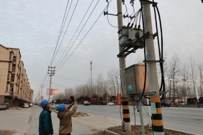 對(duì)配電變壓器、柱上開(kāi)關(guān)等線路設(shè)備進(jìn)行特巡、測(cè)溫